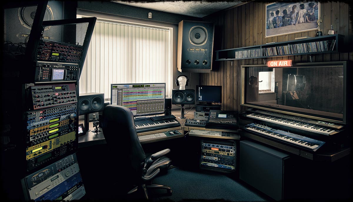 Recording and mastering studio Vintage Prague Recording and mastering studio Vintage Prague